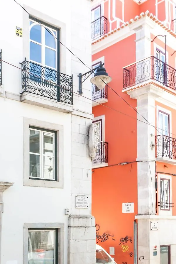 Lisbon Palace Apartment 0*,